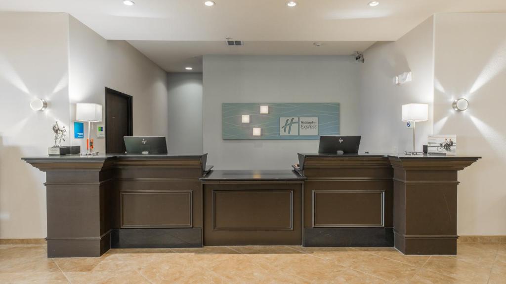 Room image 3